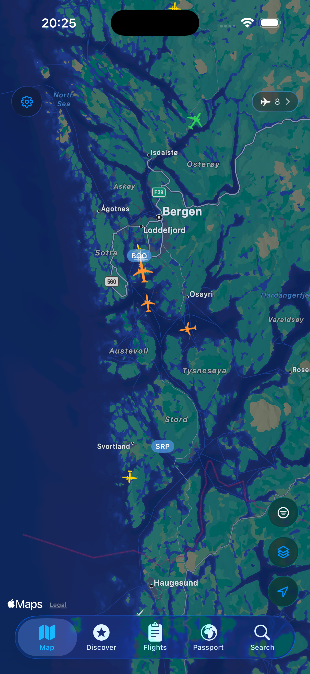 Contrail live map with aircraft positions and flight trails
